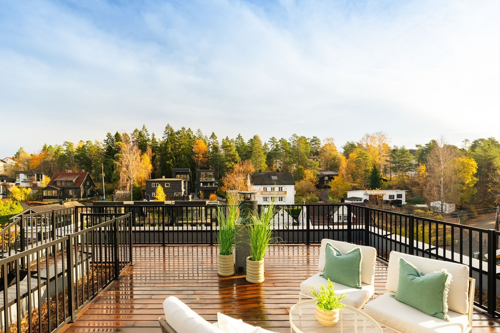 Gode solforhold og hyggelig utsikt over nabolaget. Galleribilde