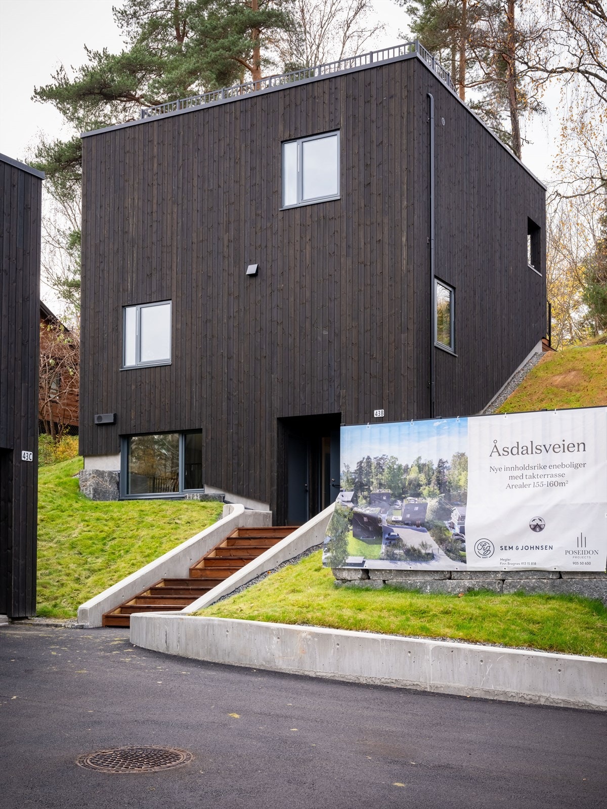 Boligen er en del av et sameie bestående av 3 seksjoner. Galleribilde