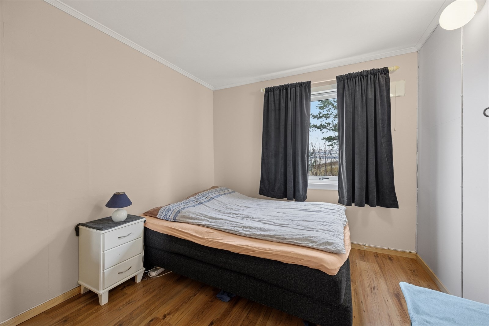 Hovedsoverom med garderobeskap. Galleribilde