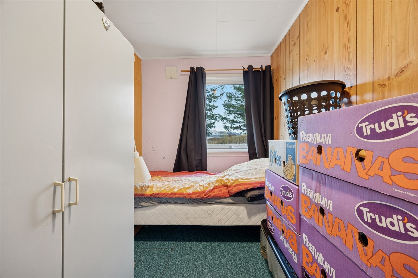 Soverom nr. 2 i 1. etasje passer fint til barnerom eller gjesterom. Galleribilde