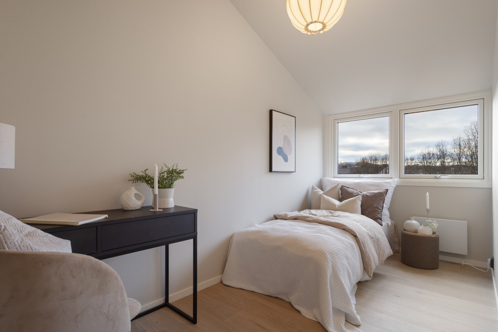 Soverom 2 på 7,5kvm med god takhøyde. Galleribilde