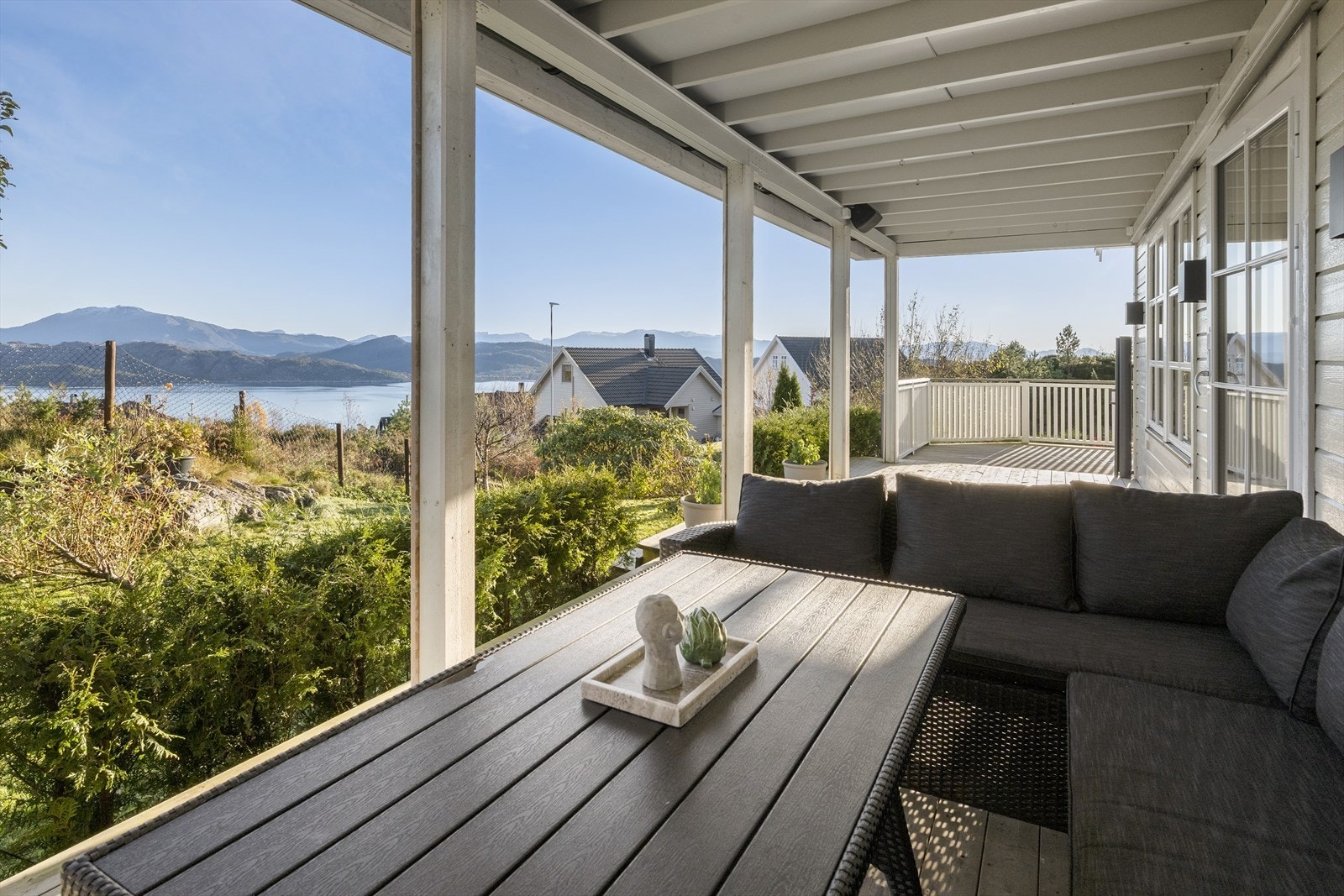 Terrasse mot øst er overbygget Galleribilde