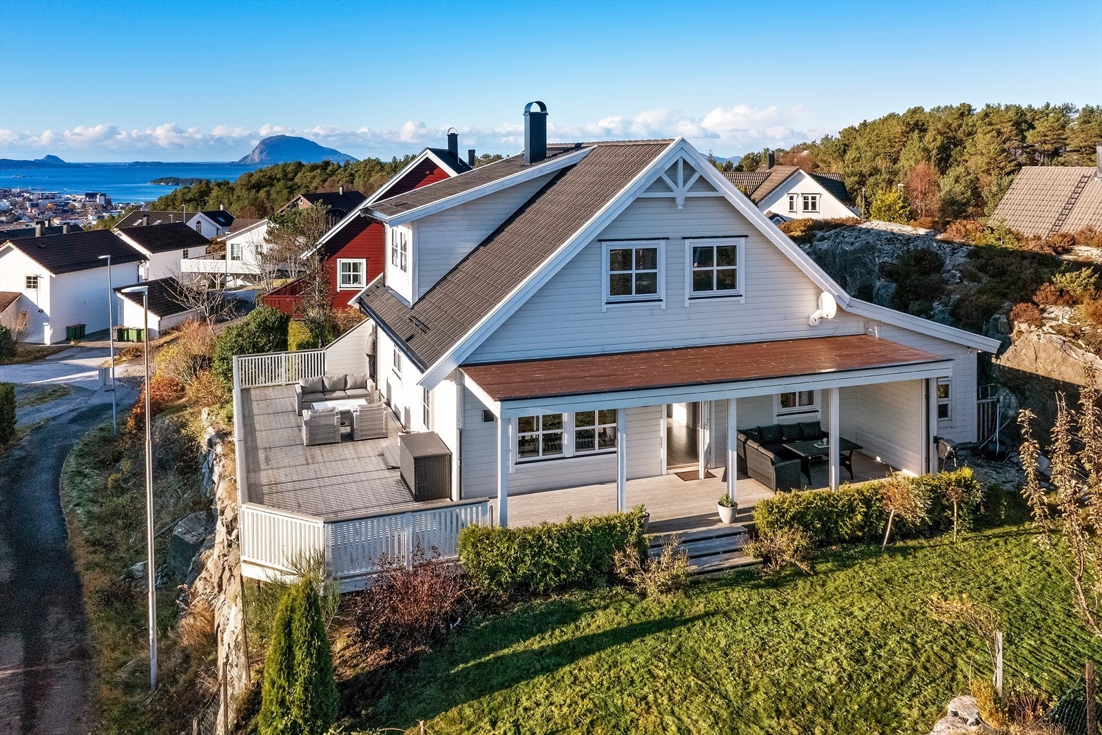 Boligen ligger på en fin utsiktstomt Galleribilde