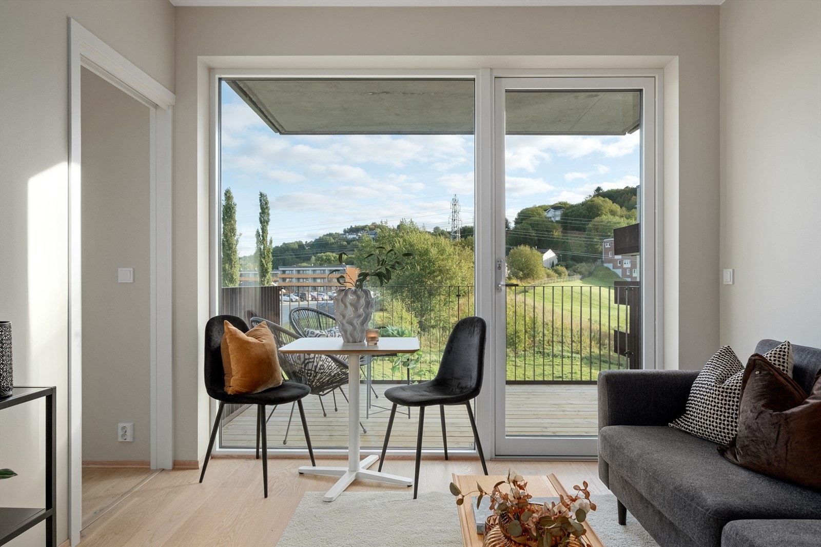 Herlig 2-roms med 8kvm markterrasse. Galleribilde