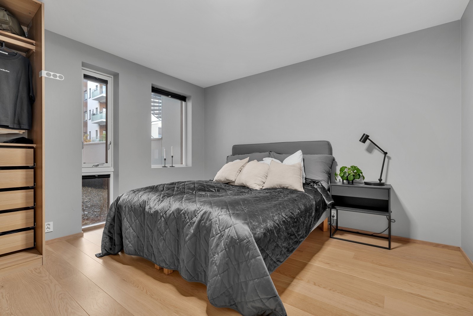 Hovedsoverommet med garderobeskap og eget privat bad Galleribilde