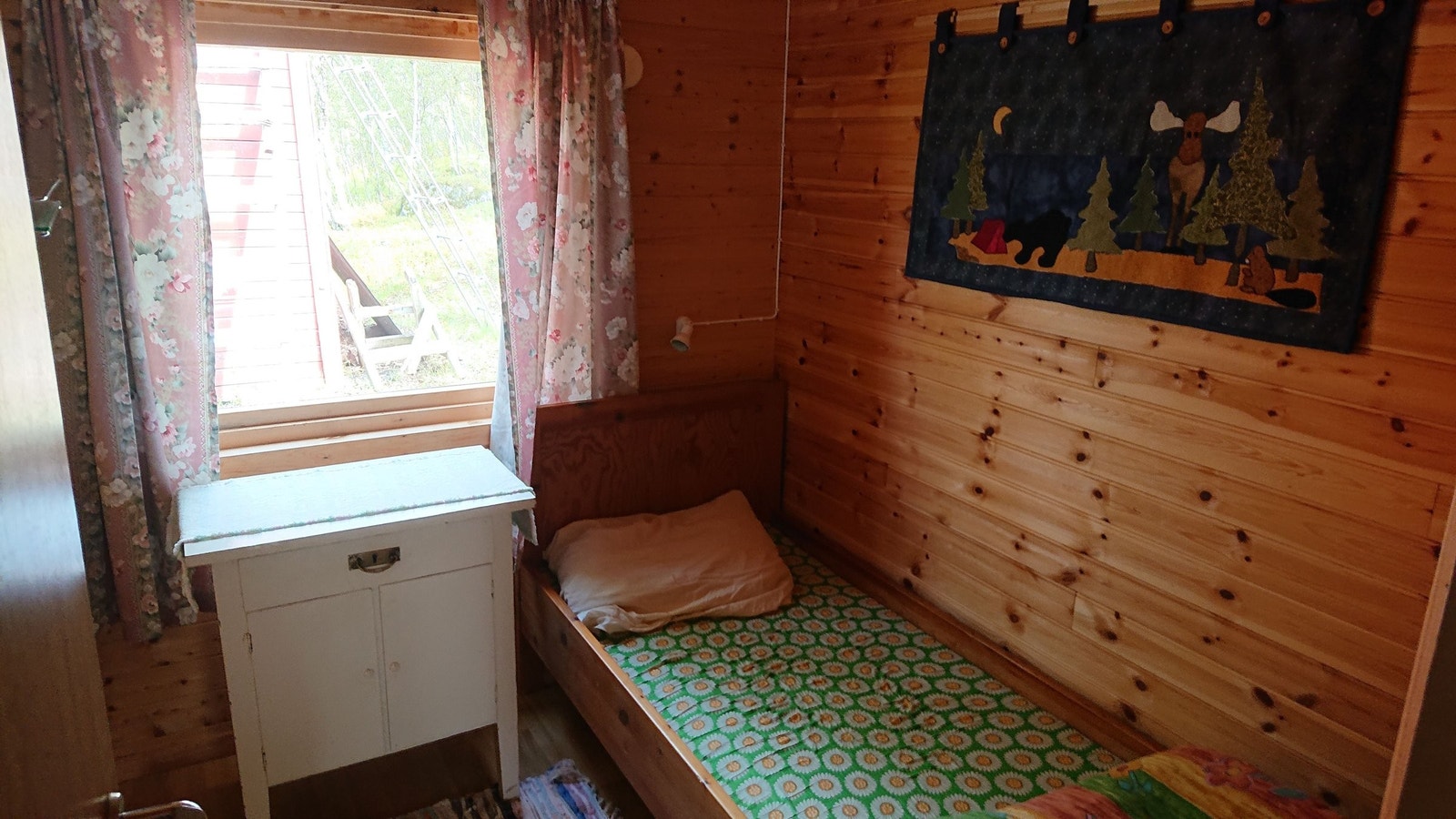 Soverom i tilbygg. Galleribilde