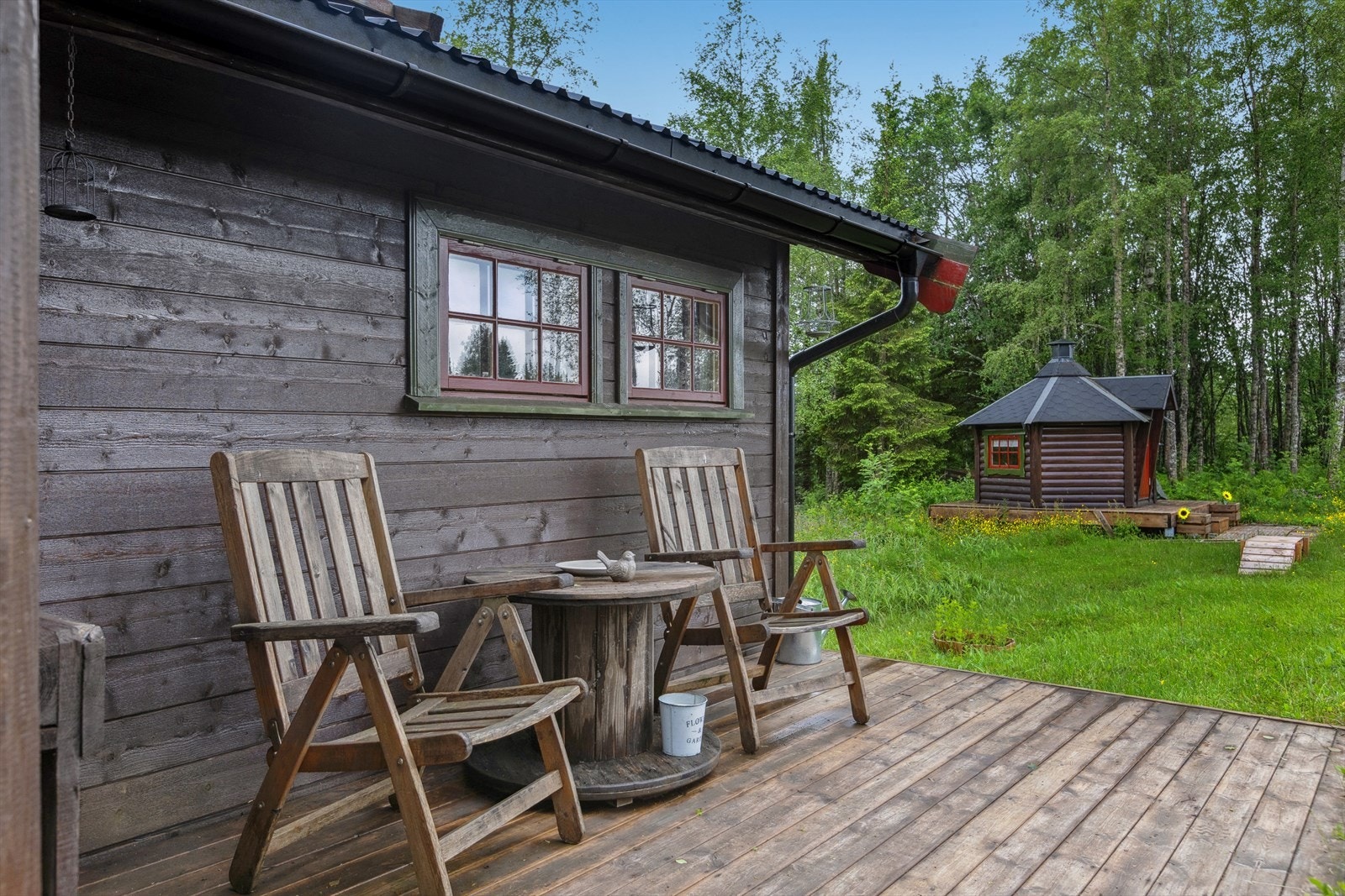 Uteplass ved inngangspartiet Galleribilde