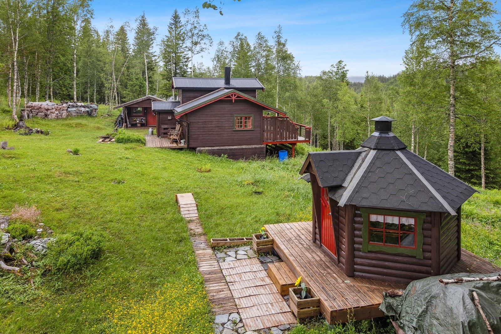 Dnb Eiendom v/ Espen Trana ønsker velkommen til Åstjønnvegen 397! En fritidseiendom i flott turområde, med solrik eiendom og fine uteplasser. Galleribilde