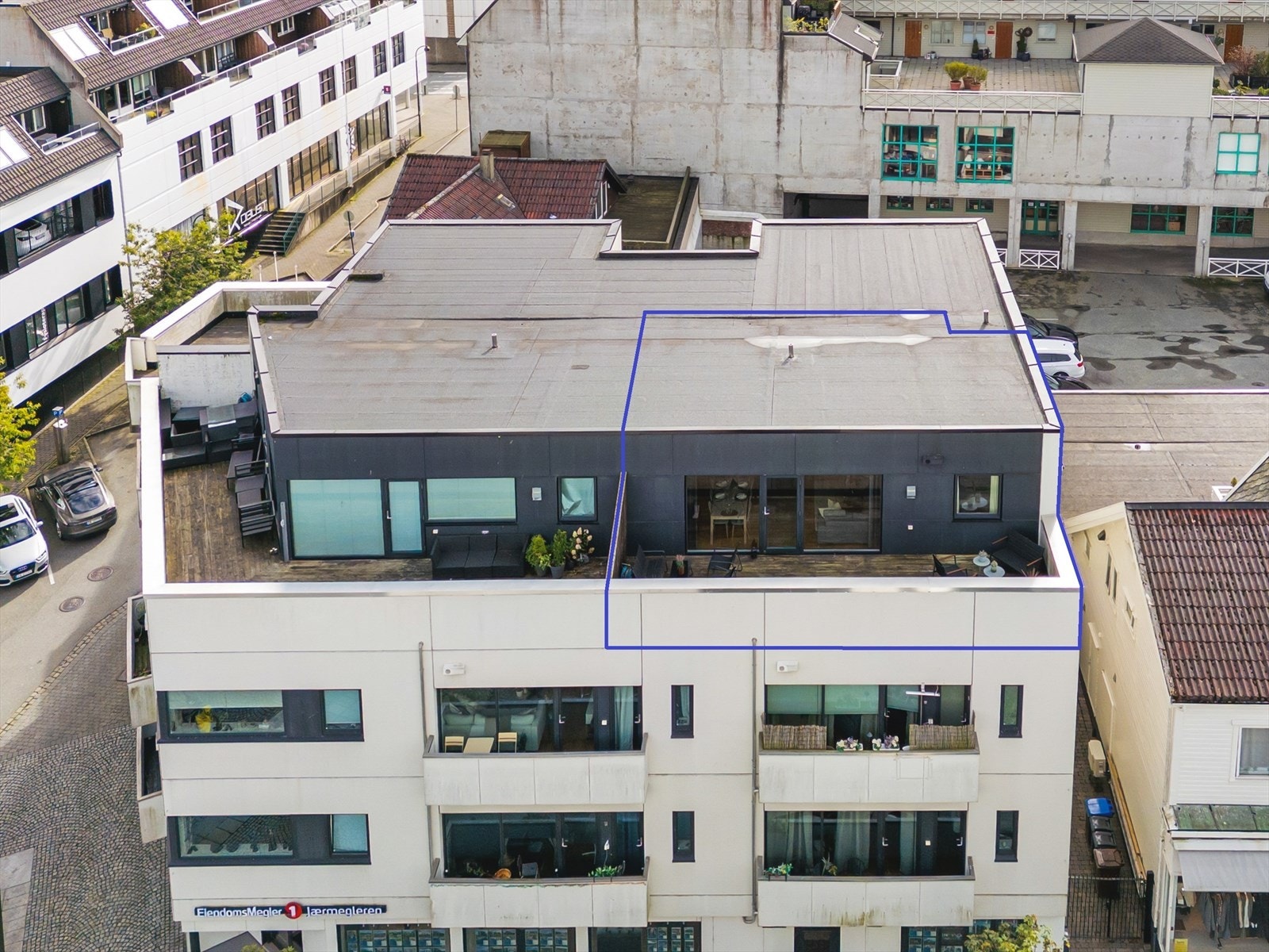 Toppleilighet midt i Bryne sentrum med egen takterrasse på 26 m². Galleribilde