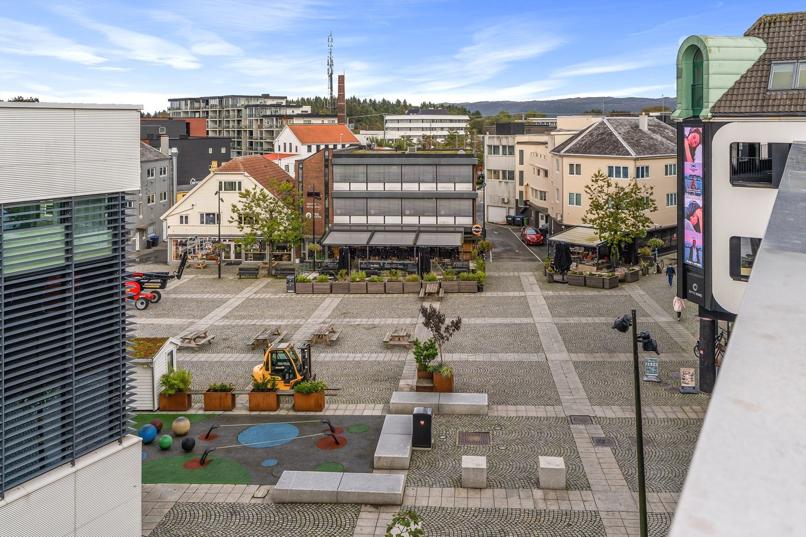 Utsikt fra takterrasse mot Bryne torg. Galleribilde