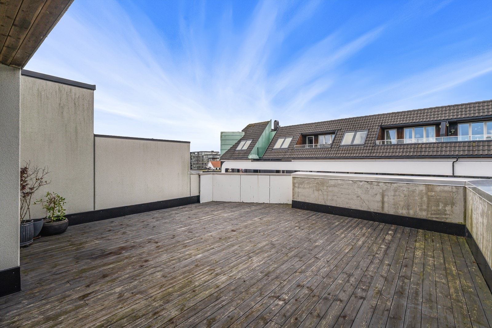 Det er også en felles takterrasse for sameiets beboere med gode solforhold og utsikt ned til sentrum. Galleribilde