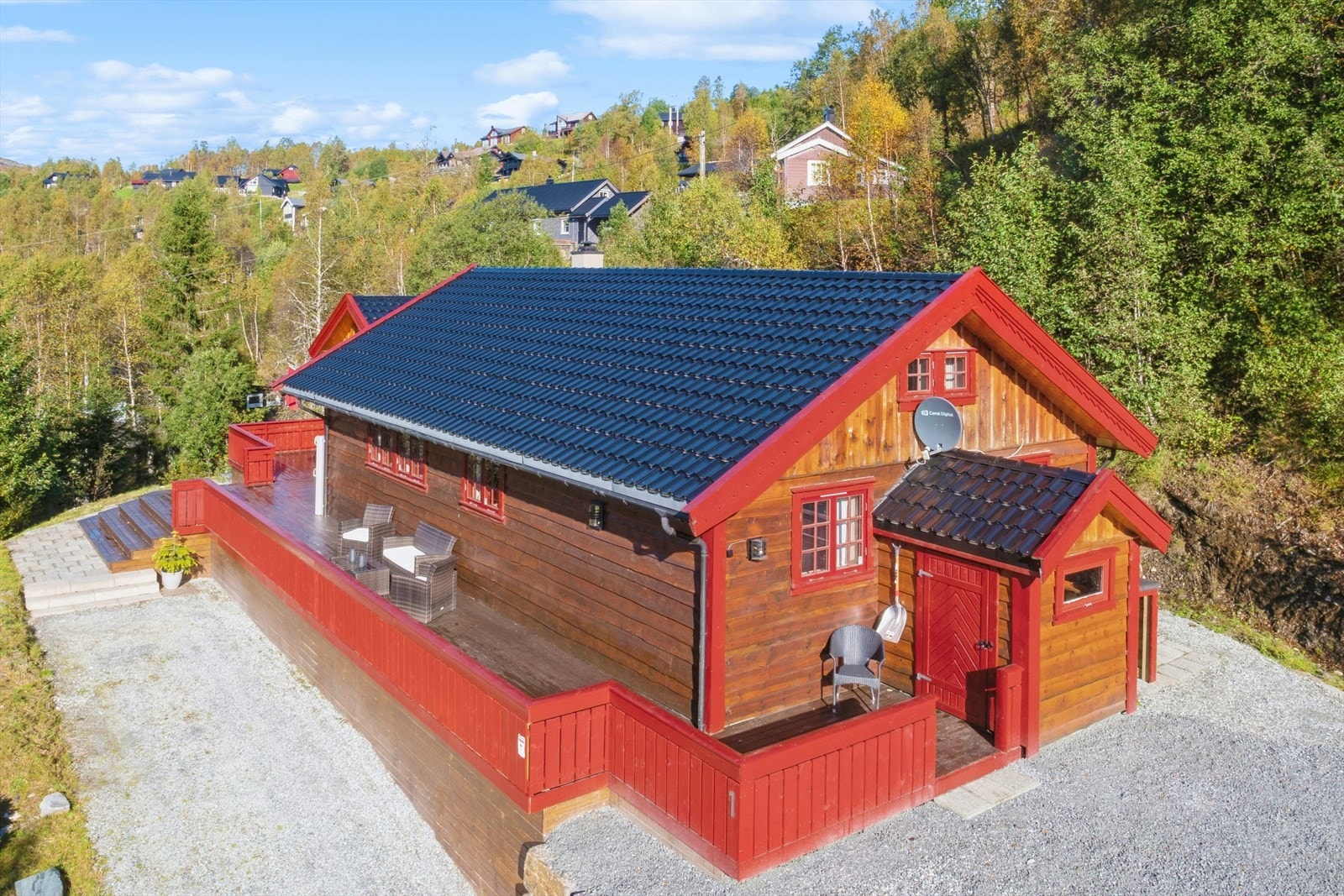 Hytten ble ombygget og tilbygget i 2001, og tilbygget videre i 2018 Galleribilde