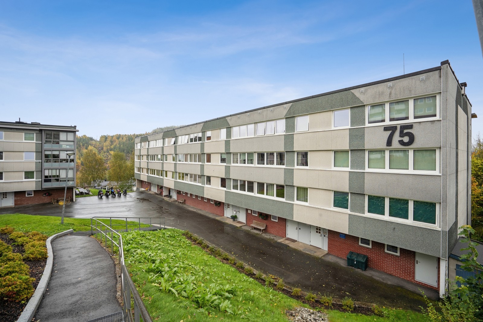 Leiligheten ligger i byggets øverste etasje. Galleribilde