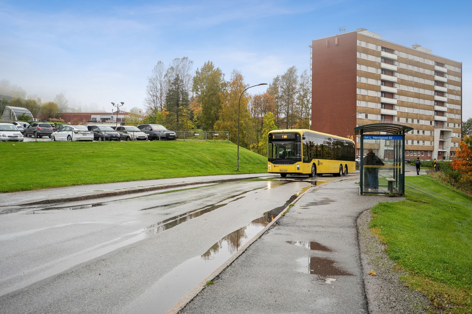 Bussholdeplass med hyppige avganger i umiddelbar nærhet. Galleribilde