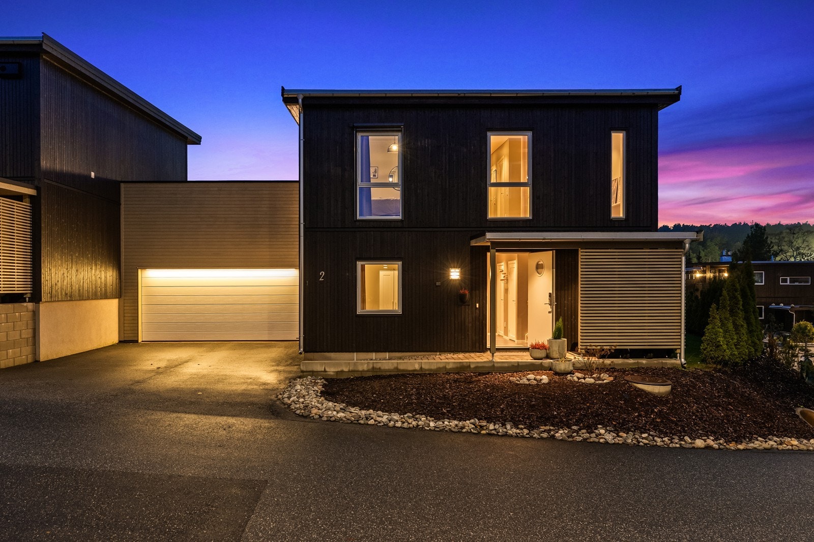 Velkommen til Trondalstoppen 2 - Moderne funkis over to plan med garasje- 4 soverom, 2 stuer, 2 bad - Attraktivt boligstrøk på Gressvik! Galleribilde