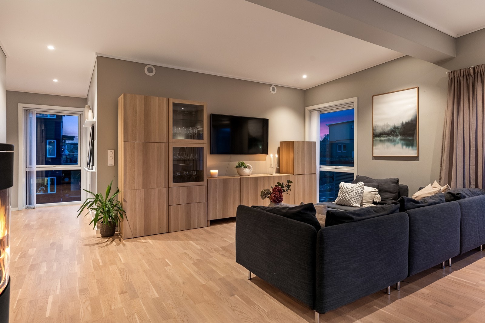 Her passer naturlig inn med hjørnesofa og tv-krok Galleribilde