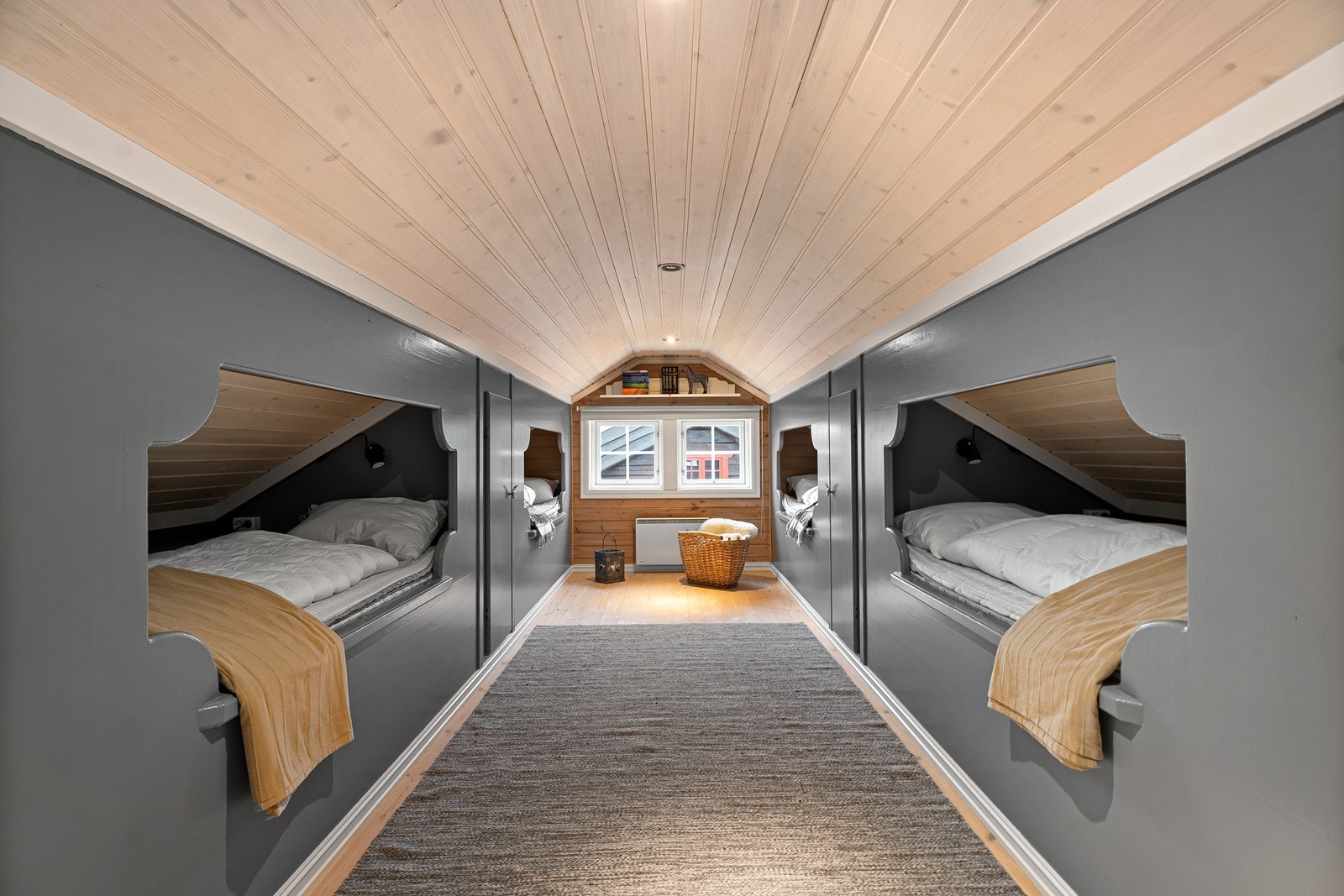 Rom i 2.etg innredet som soverom (ikke godkjent for varig opphold) Galleribilde