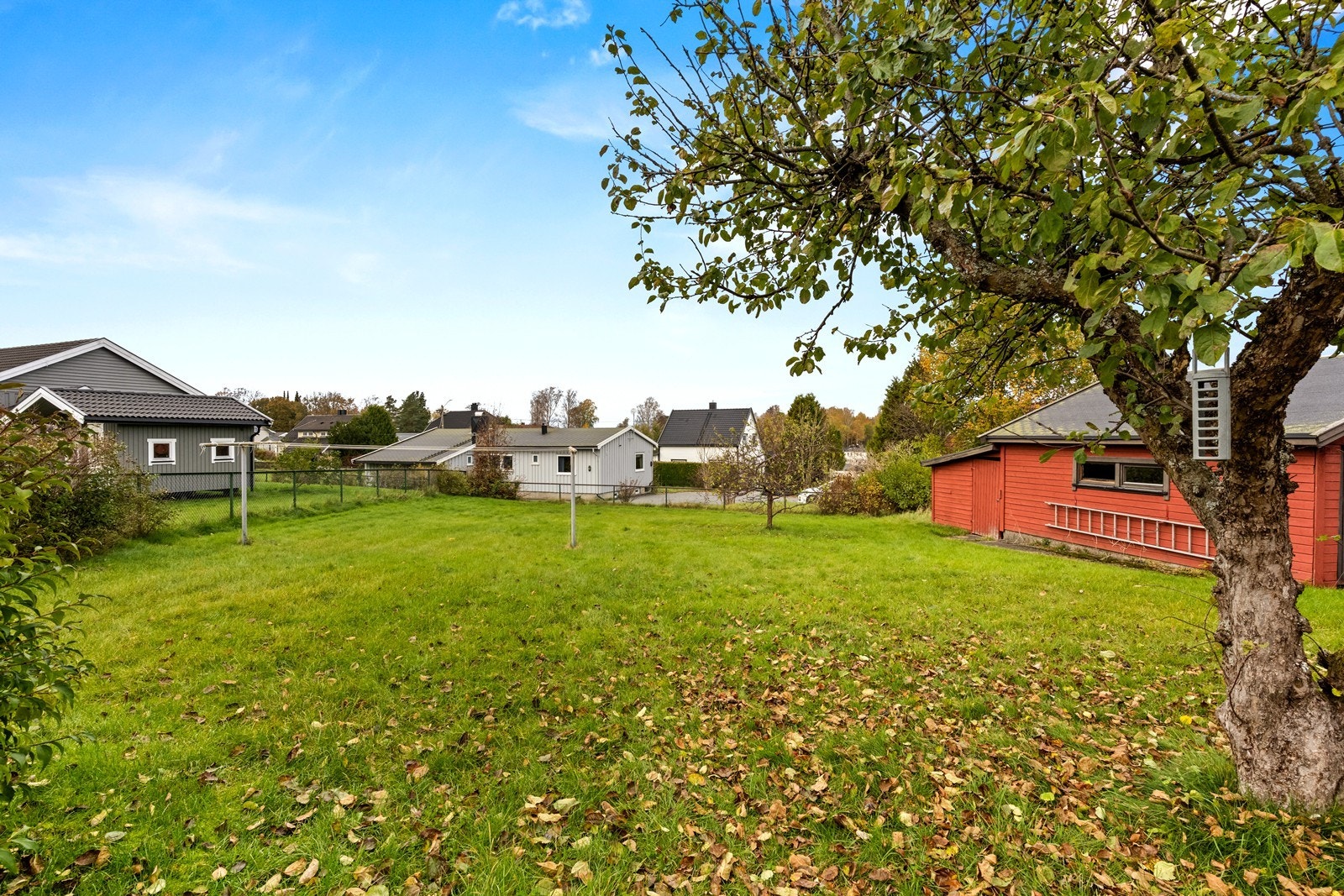 Det er lagt opp offentlig vann i veien. Kostnader for opplegg og føring av vann- avløp inn til boligbygg må bekostes av kjøper Galleribilde