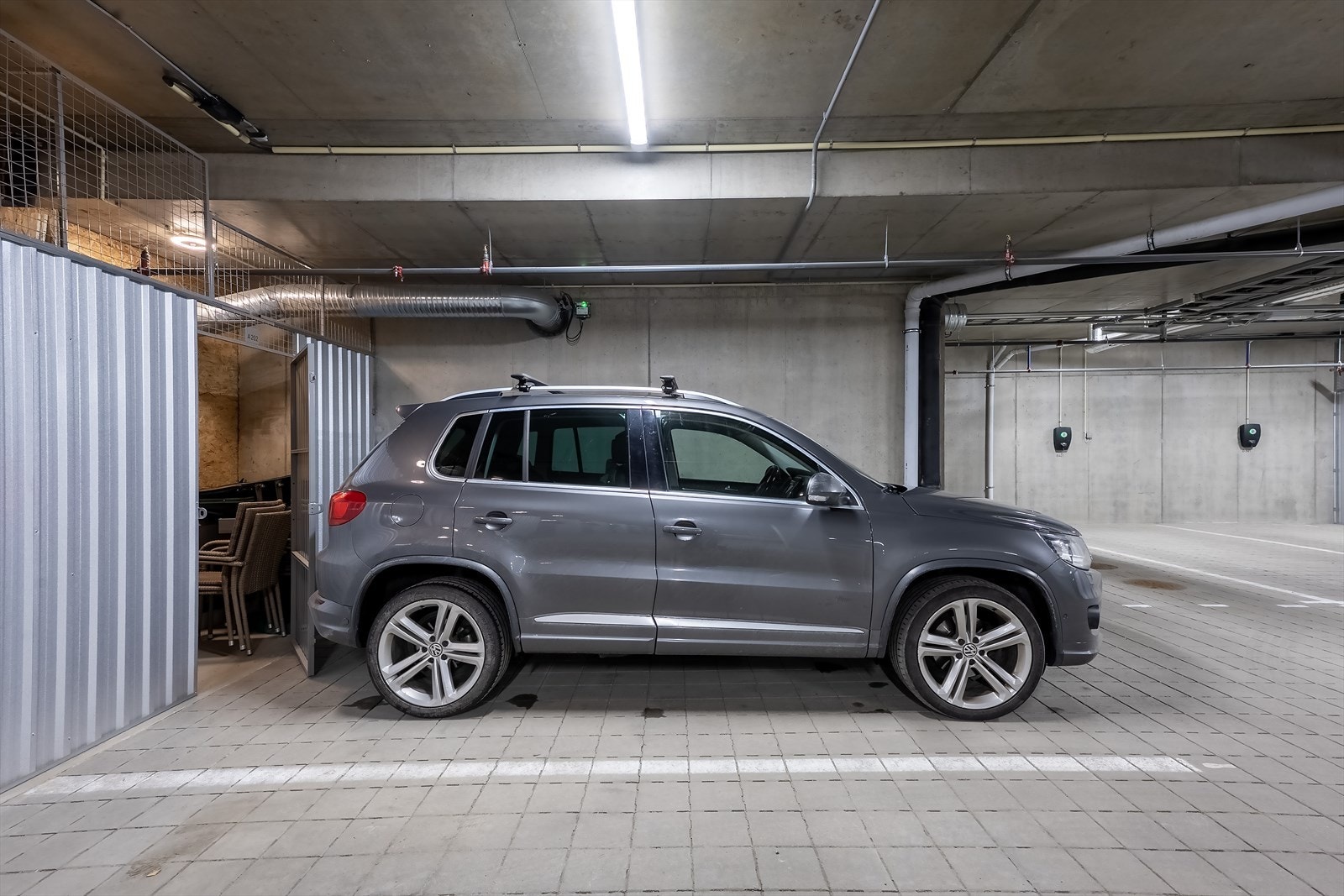 Parkering i garasje Galleribilde