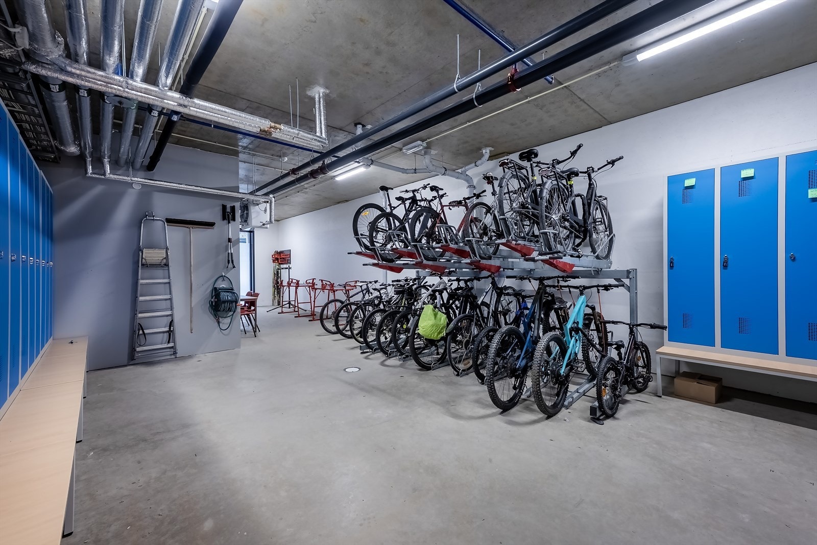 Felles sykkelparkering og smørebod Galleribilde