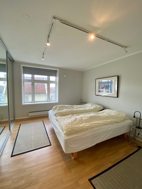 Soverom med garderobe Galleribilde