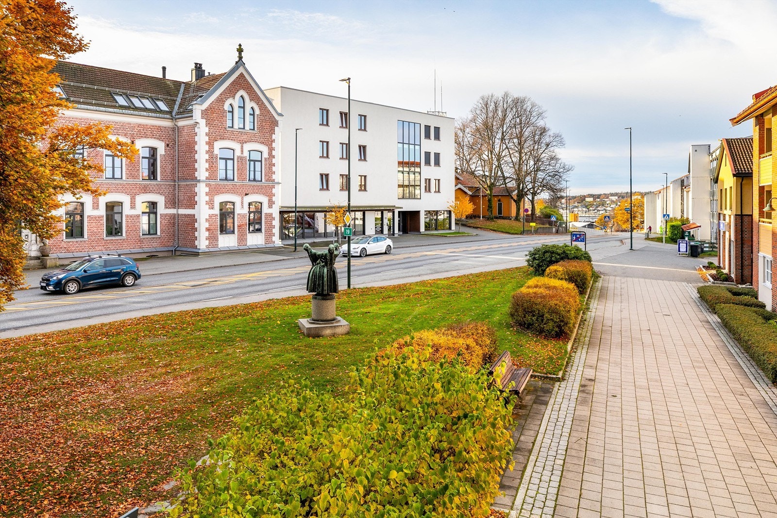 Høyden av fjerde etasje gjør leiligheten hevet og distansert fra det som skjer på gatenivået. Galleribilde