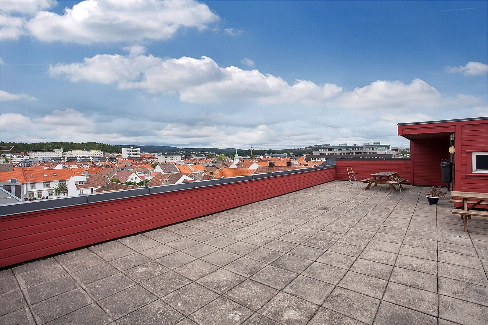 - Felles takterrasse som kan benyttes av beboerne med fin byutsikt - Galleribilde