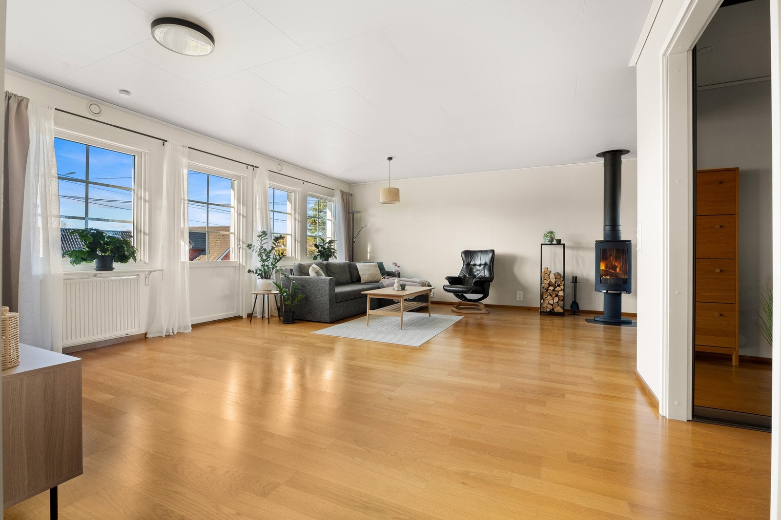 I stuen er det parkett på gulv Galleribilde