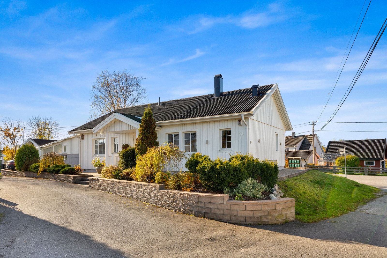 Boligen er beliggende i et rolig og barnevennlig boområde på Greåker Galleribilde