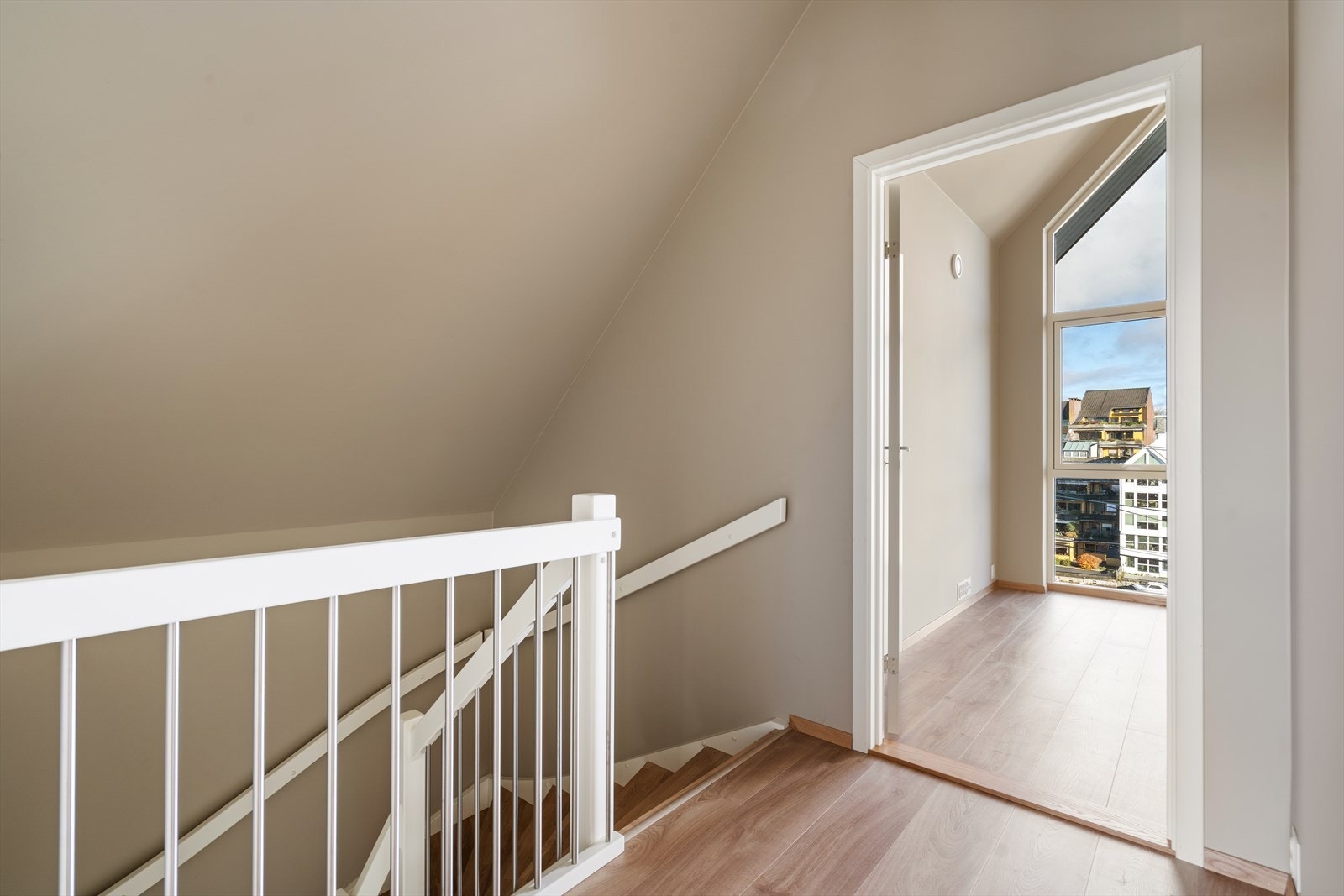 Smakfulle fargevalg er igjennomgående i hele boligen Galleribilde