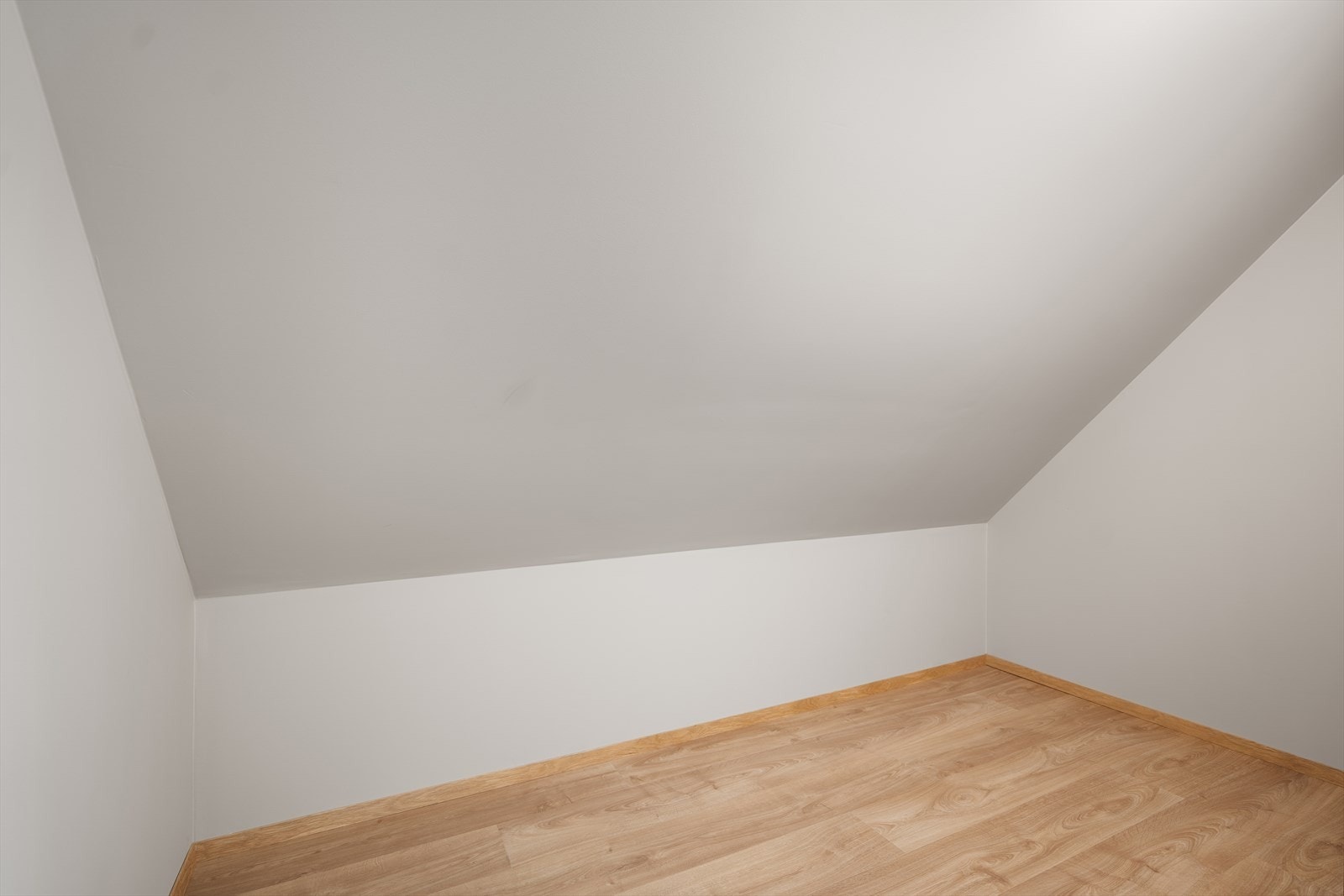 Walk-in/bod med gode oppbevaringsmuligheter Galleribilde