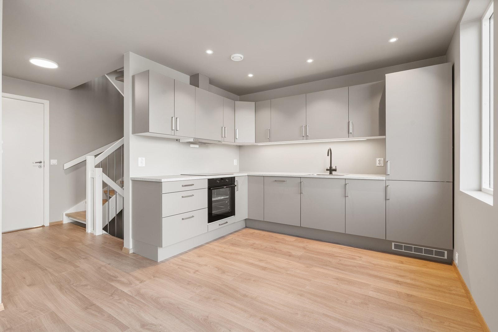 Rekkehuset er innredet over tre plan og har svært god planløsning Galleribilde