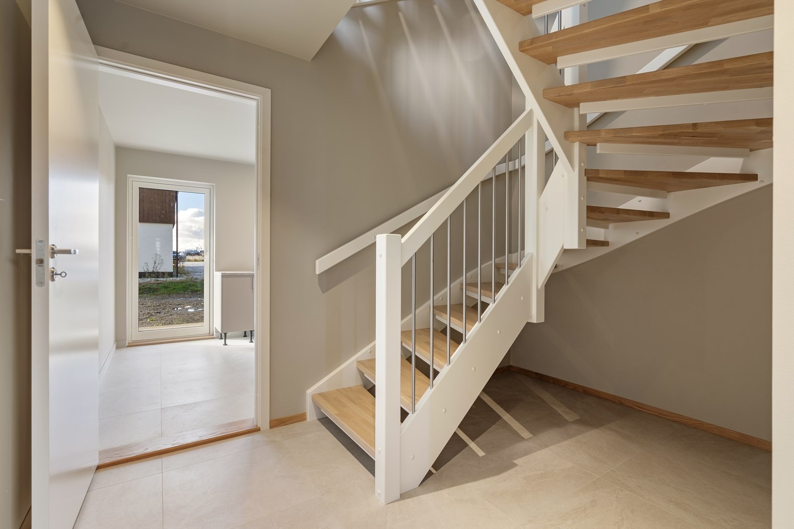 Trapp ned til helfliset gang Galleribilde