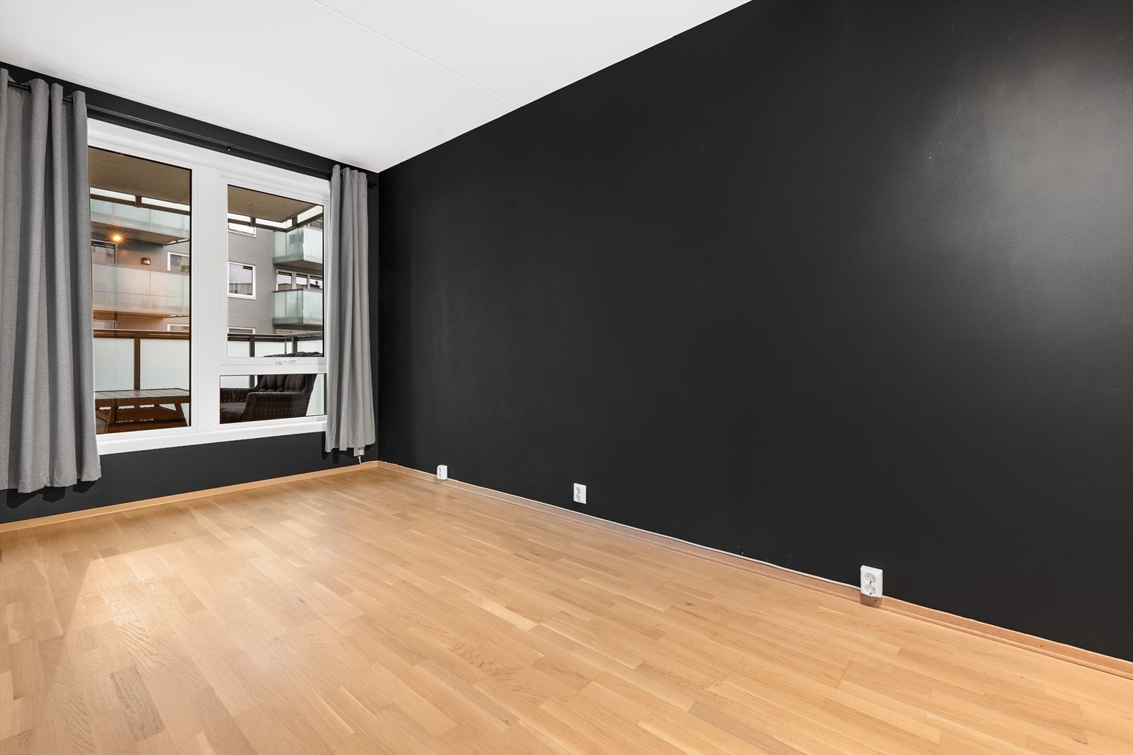 Soverommet har god plass til dobbeltseng med tilhørende møblement. Galleribilde