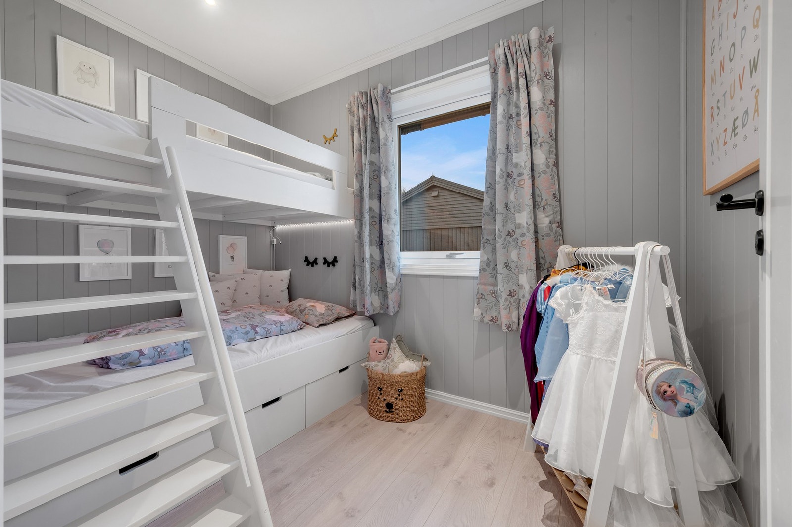 - Soverom III på hovedplanet er tilegnet de minste med en smart sengeløsning. Galleribilde