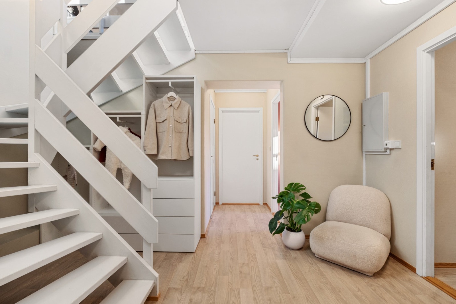 Entre og hall med varme i gulv Galleribilde