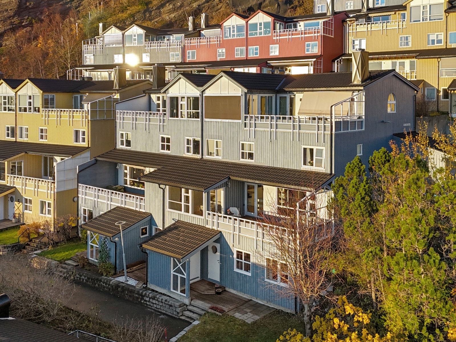 Terrasseboligen ligger svært fint til på enden av rekken Galleribilde