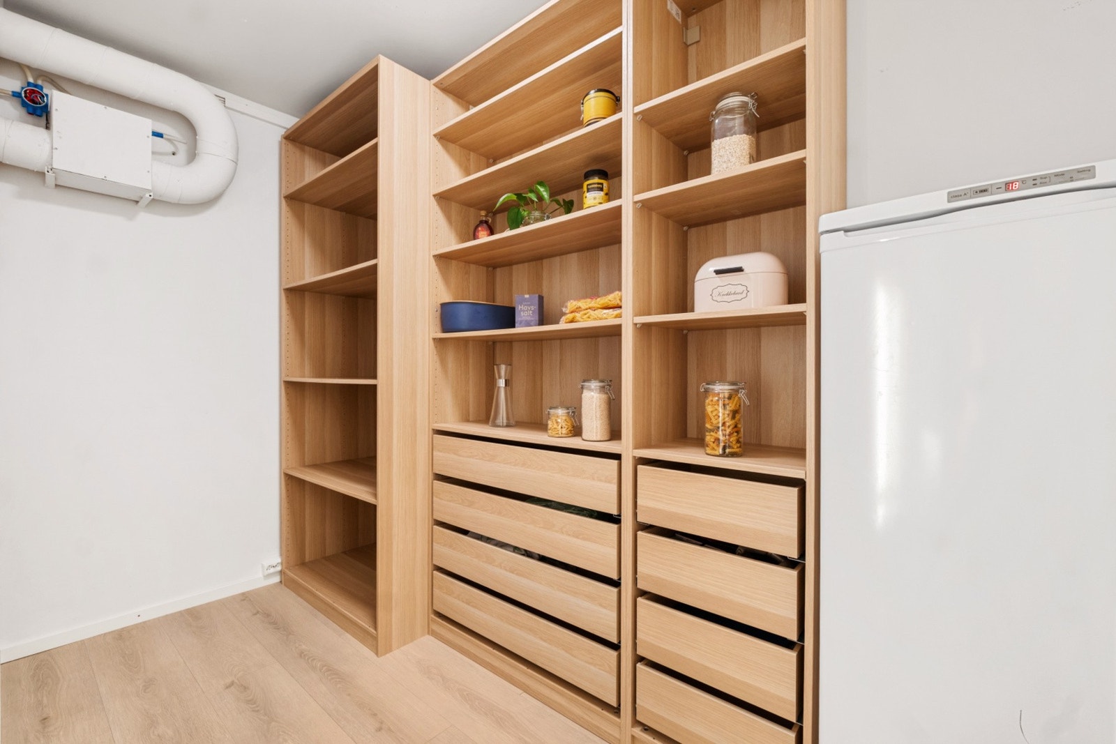 Praktisk bod i tilknytning til kjøkken Galleribilde