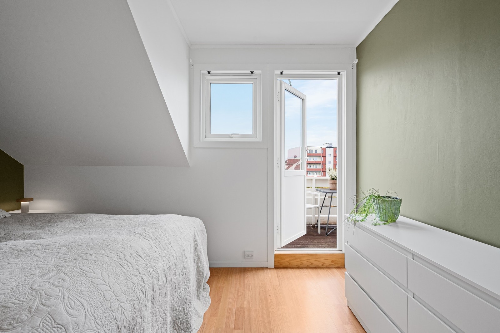 Soverommet har egen privat balkong. Galleribilde