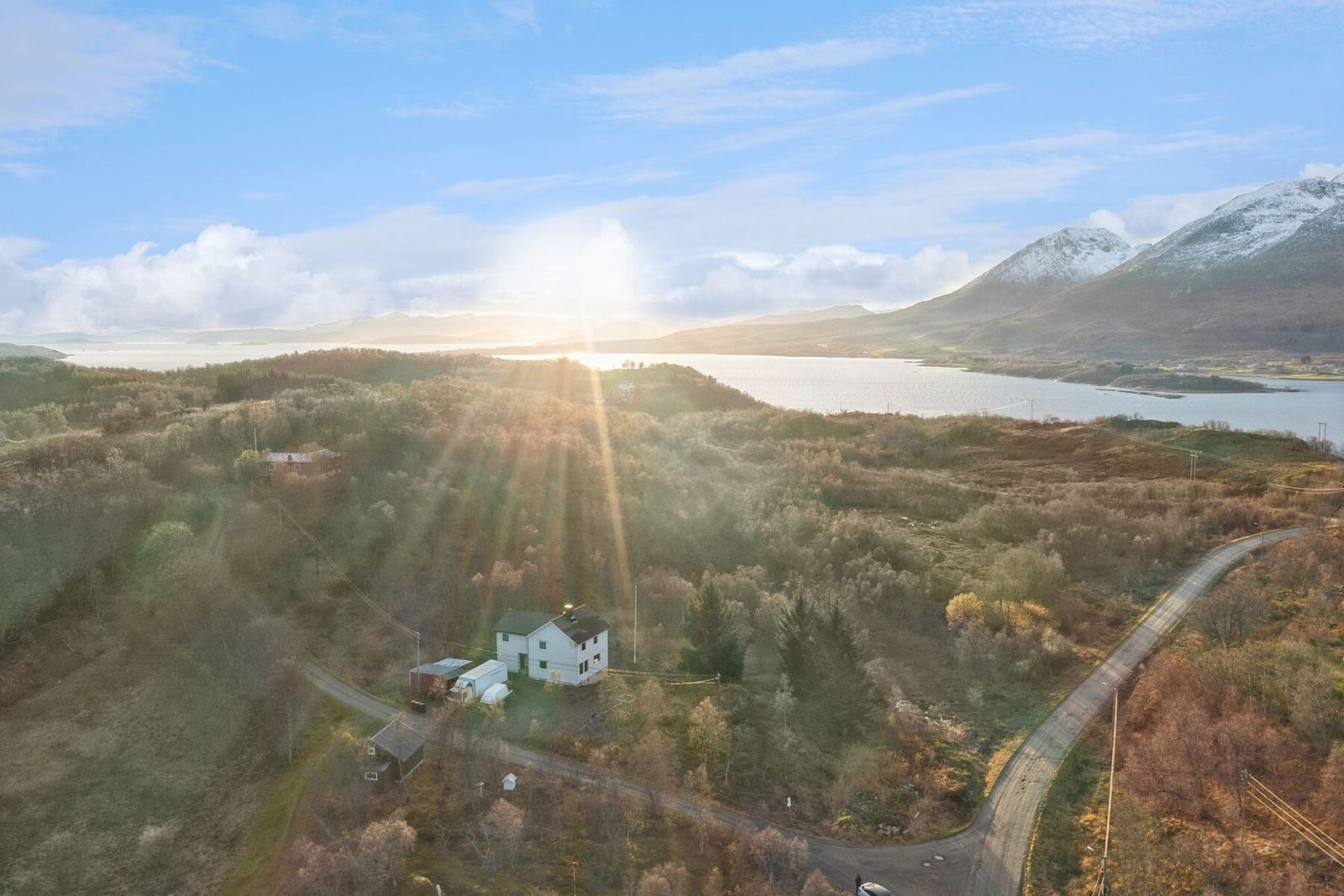 Her har du muligheten til å bo i fantastiske omgivelser, omringet av ekte nord-norsk natur! Galleribilde