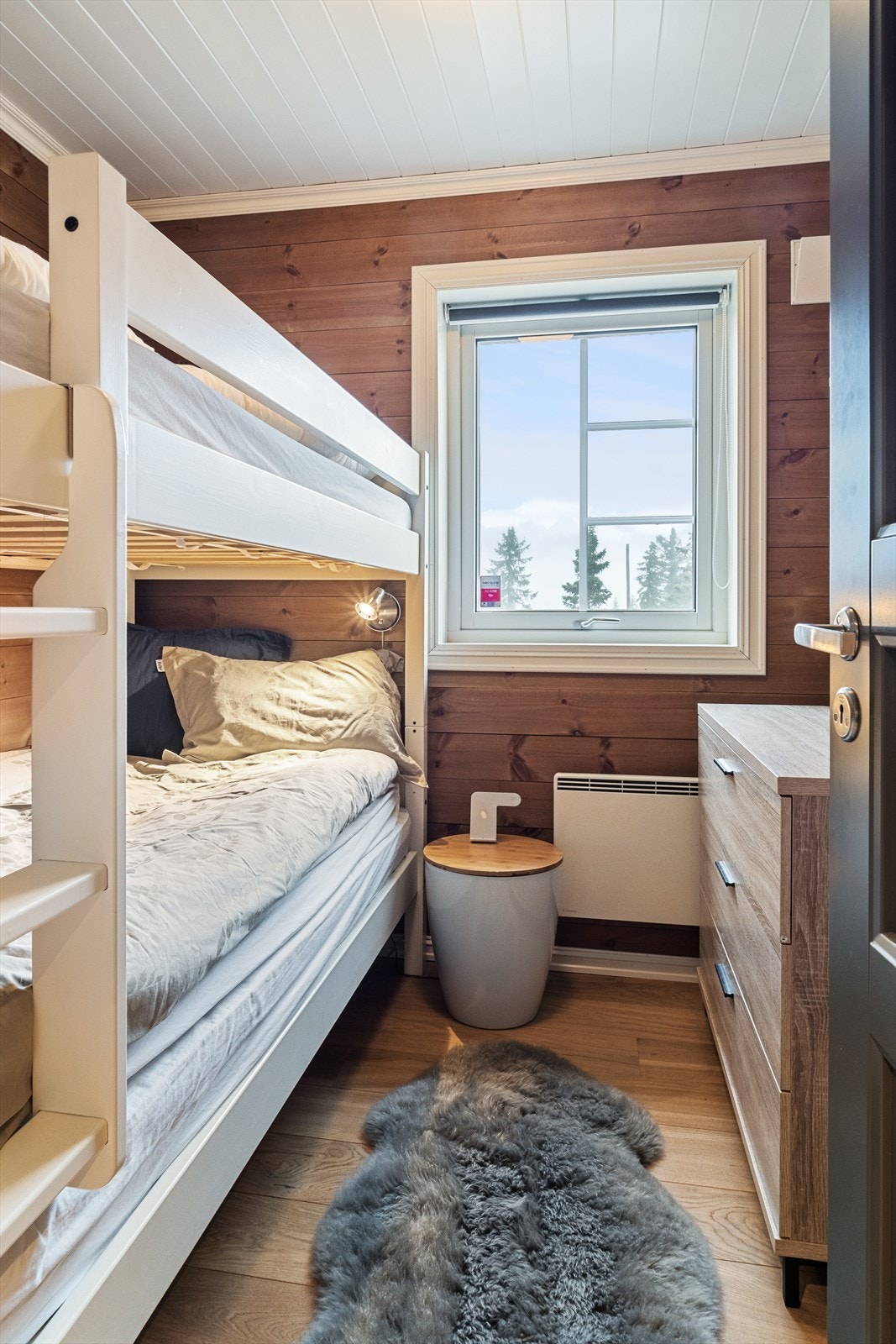 Soverommene varmes opp med panelovner Galleribilde