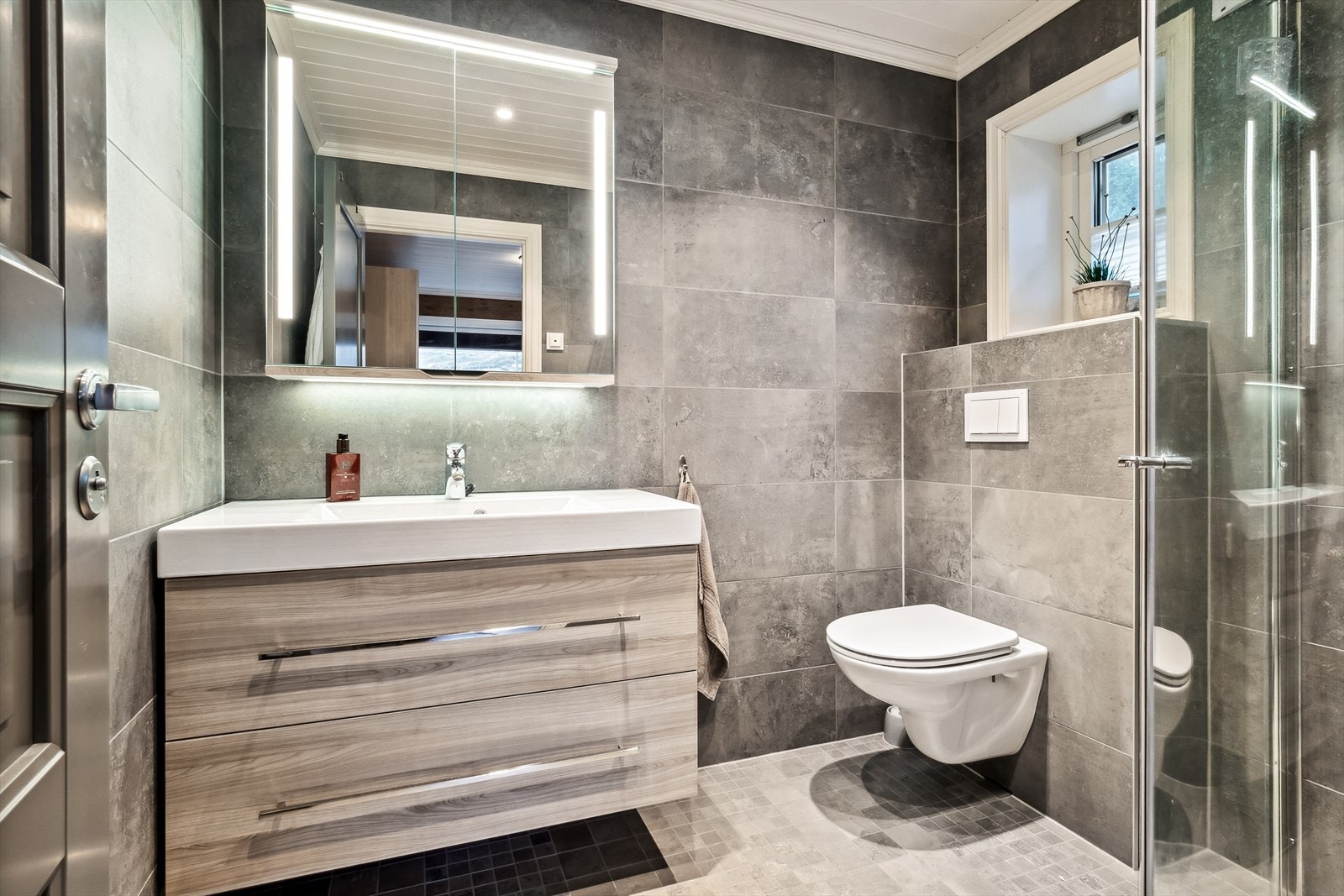 Bad 2 har utførelse i samme stil. Elektrisk avtrekk på begge bad Galleribilde