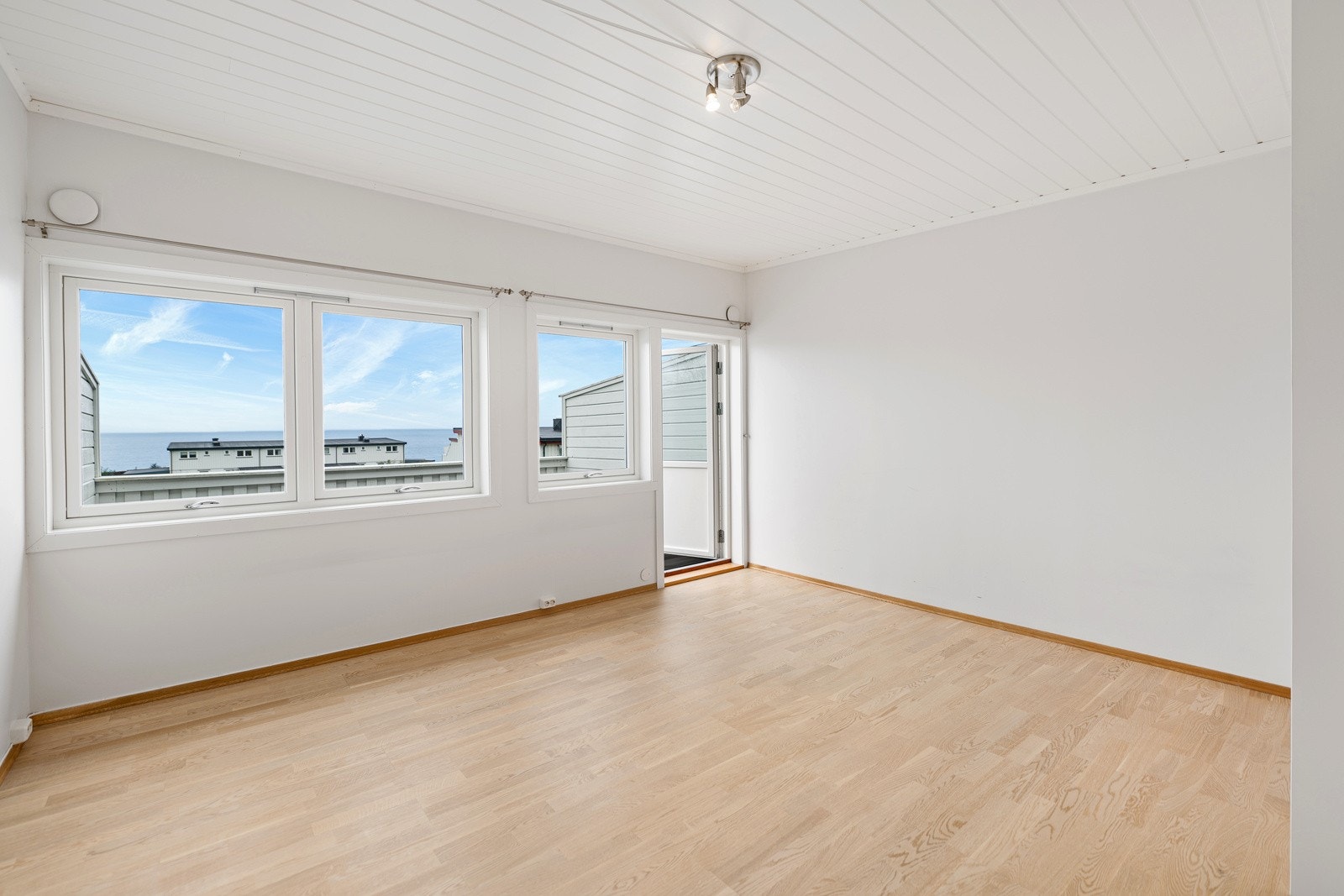 2. etasje består av to soverom og et bad. Det var originalt tre soverom. Galleribilde