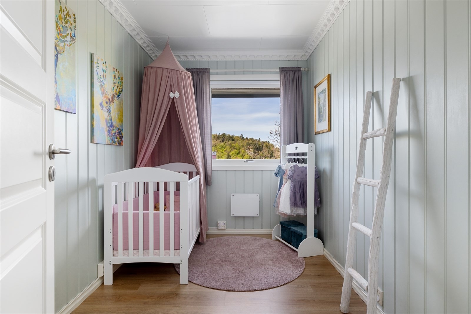 Soverom nummer 3 i huset, er i dag innredet som et lite prinsesse rom :) Galleribilde