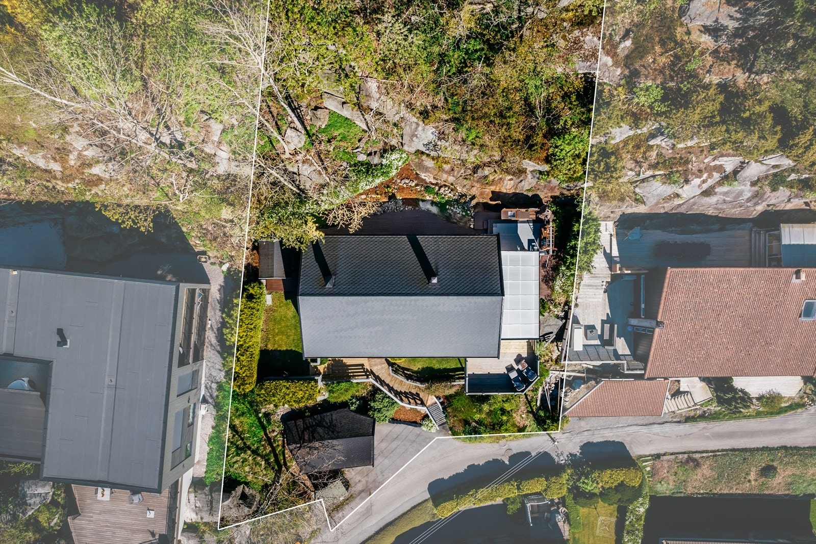 Oversiktsbilde - Tomten
(Dette er ikke basert på den faktiske tomtegrensen, kun et oversiktsbilde.) Galleribilde