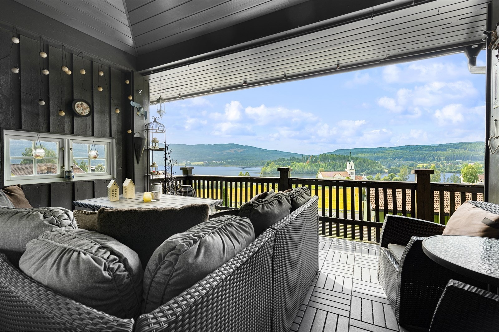 Utsikten fra den overbyggede verandaen Galleribilde