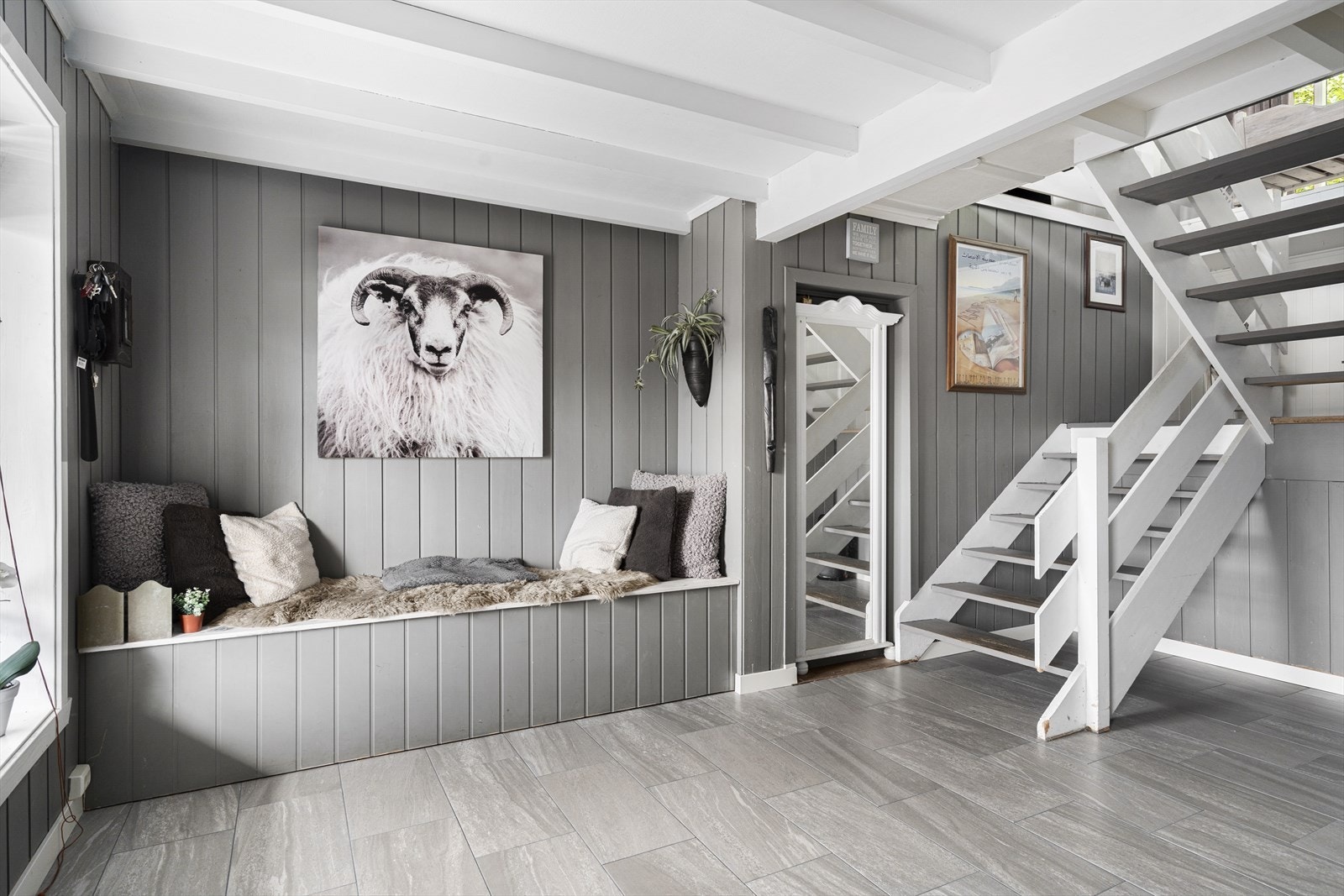 Hyggelig lesekrok i entrèen Galleribilde