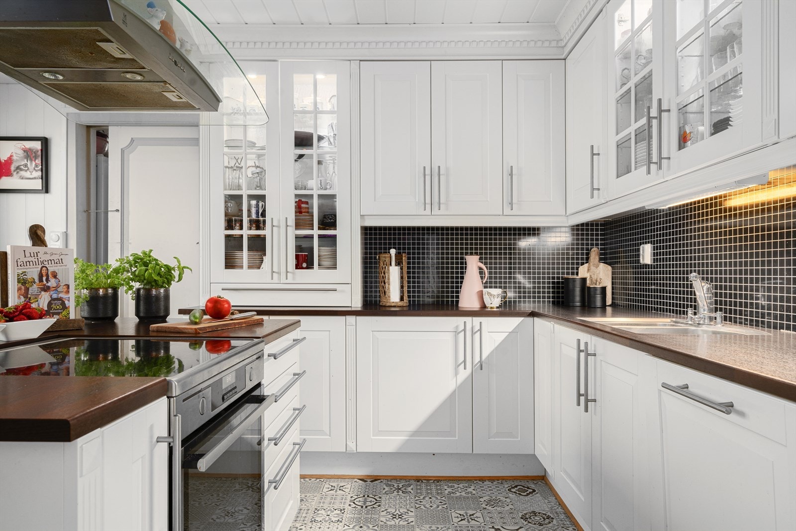 Rikelig med lagringsplass og godt med benkeplass Galleribilde