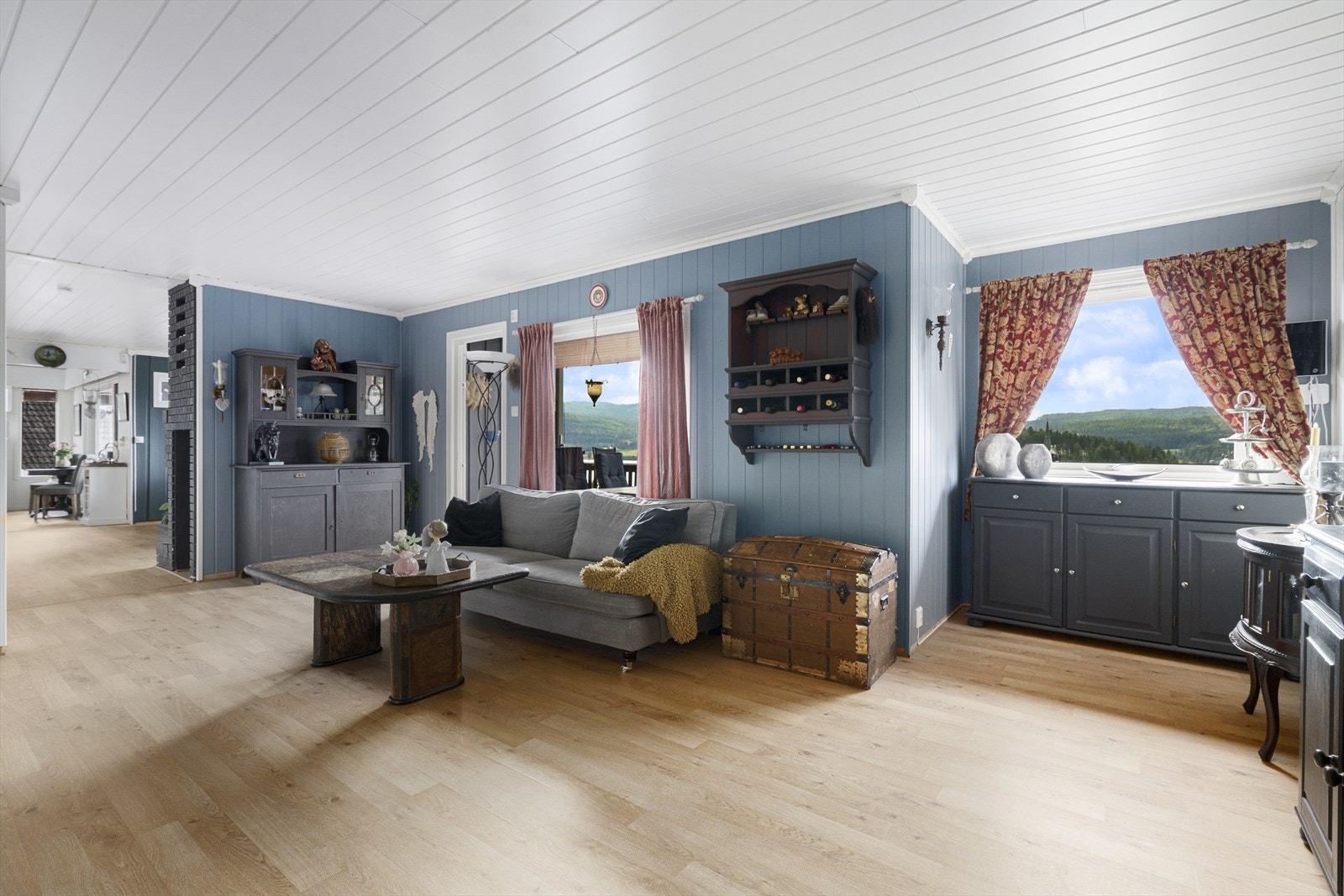 Fine soner i første etasje Galleribilde