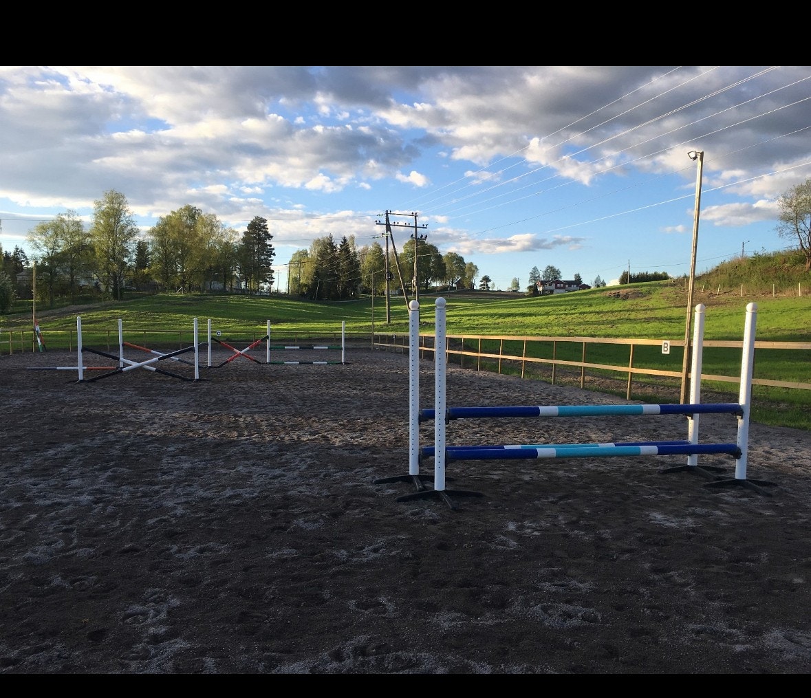 Her har du alt en trenger for en behagelig og praktisk hverdag hvor både to og firbeinte vil kose seg. Galleribilde